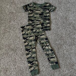 Old Navy Toddler boys dinosaur green camo short sleeve pajama set size 4T